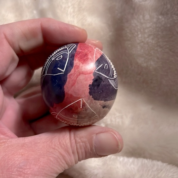 🐟🐠 AFRICAN HAND CARVED ETCHED FISH DECORATIVE STONE EGG FROM KENYA 🇰🇪 - Picture 6 of 9